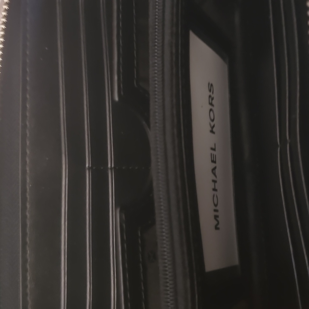 MICHAEL KORS WALLET - Picture 6 of 12